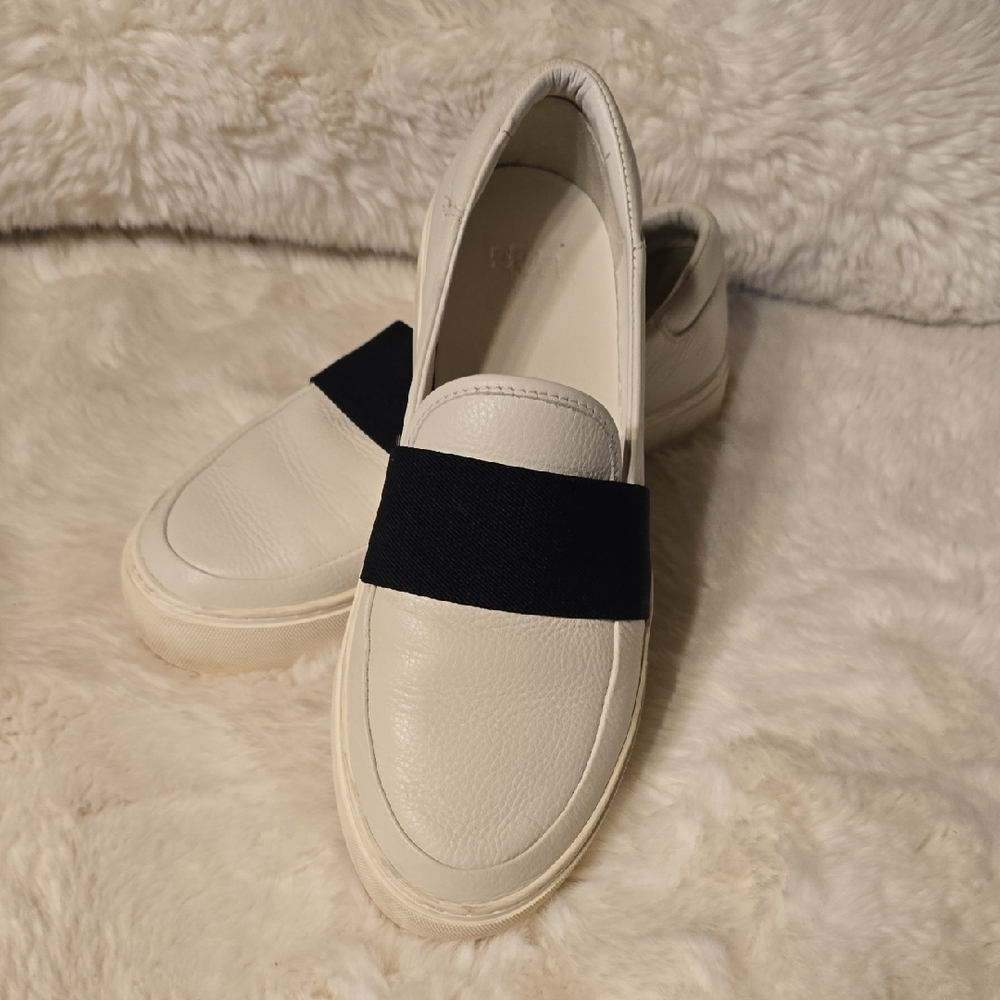 the UGG Chayze women's slip-on sneakers. A hybrid design